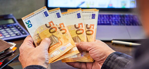 Курс валют в Україні 1 травня 2024 року: скільки коштує долар і євро